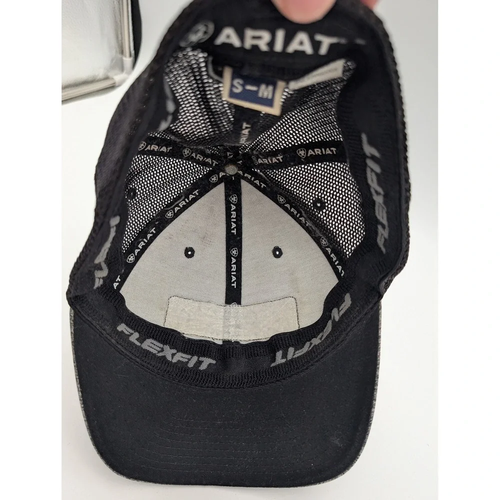 Ariat Mens Gray Heather Black Mesh Flexfit Trucker Hat S-M Logo Patch Cap